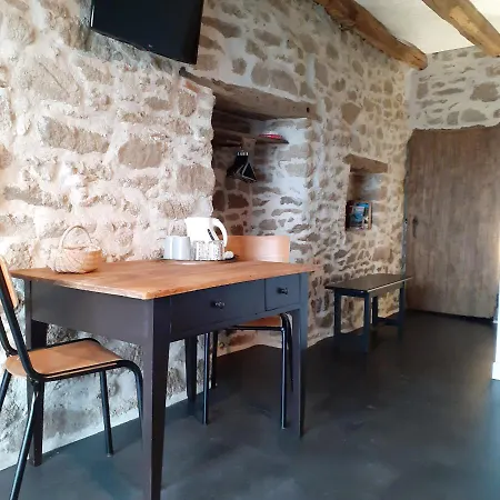 Les Du Couraud 3* Saint-Aubin-des-Ormeaux