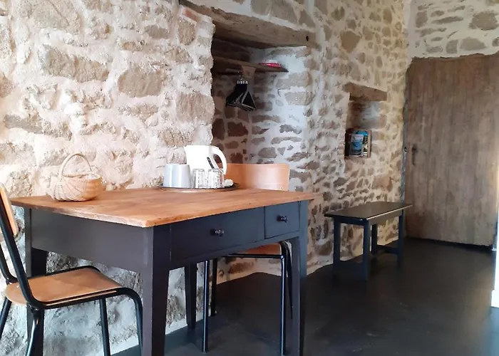 Les Du Couraud 3* Saint-Aubin-des-Ormeaux