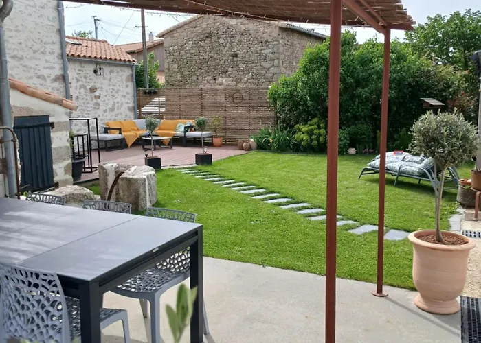 Les Du Couraud Gasthuis Saint-Aubin-des-Ormeaux